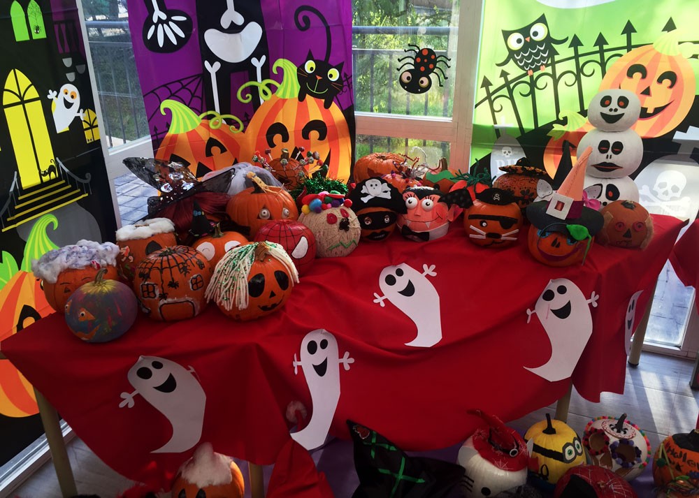 Celebramos Halloween con exposiciones de calabazas, actividades de idiomas y pasaje del terror