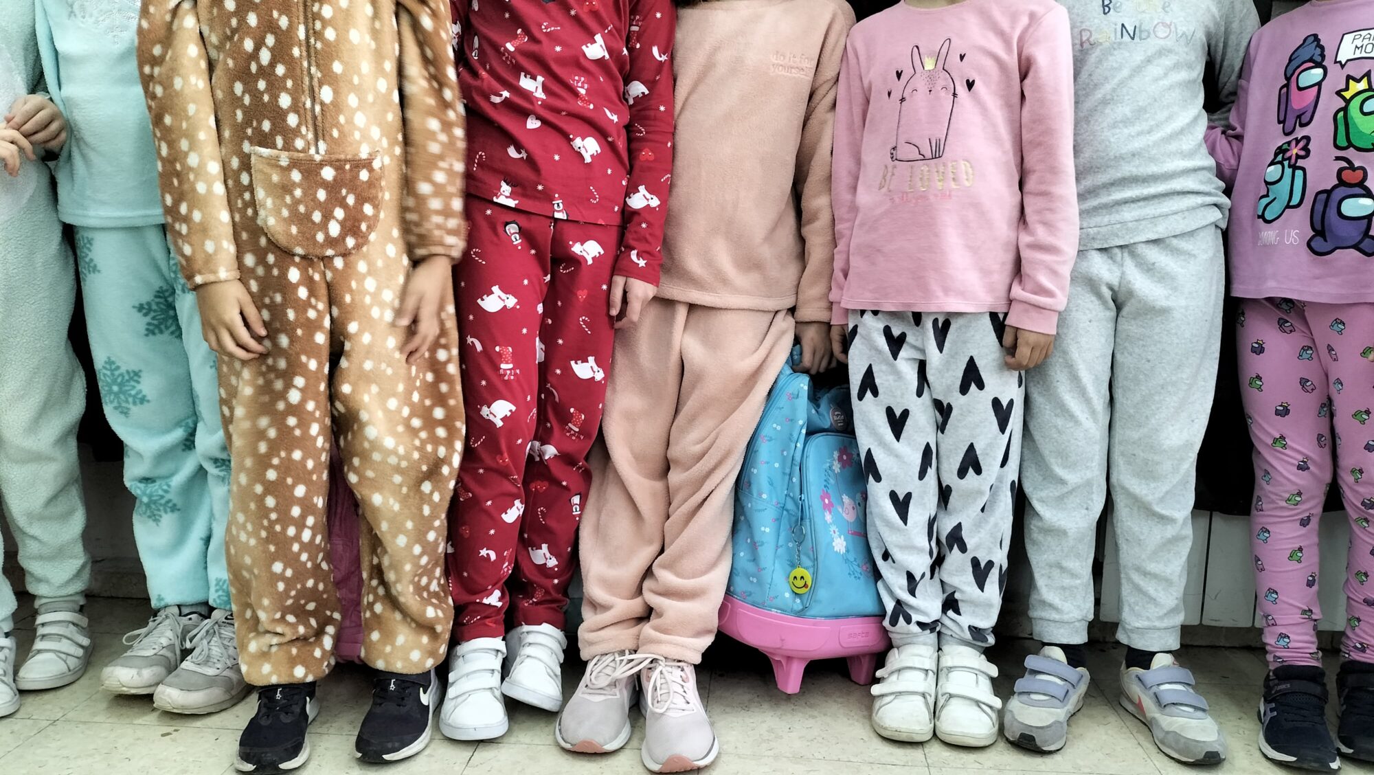 Por el derecho a crecer en familia… ¡Venimos al cole en pijama!