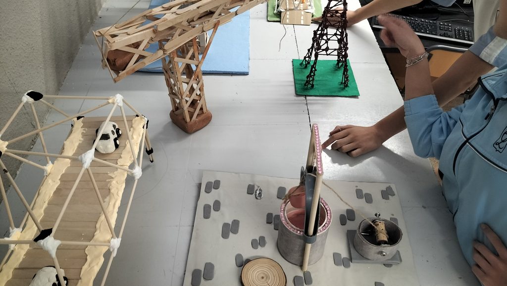 Maquetas de trabajo de ciencias en Colegio Zola Las Rozas